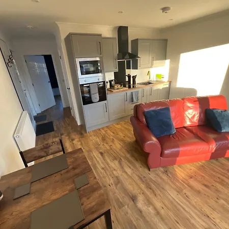 Tramore - Self Contained 1 Bedroom Unit - King Size Bed - Free Private Parking - 3 Miles From Fort William High Street Exterior photo